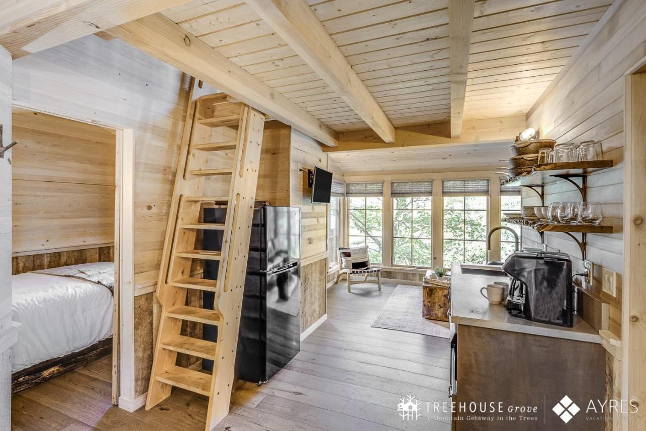 The Blackjack Oak In Treehouse Grove At Norton Creek Gatlinburg Exterior photo