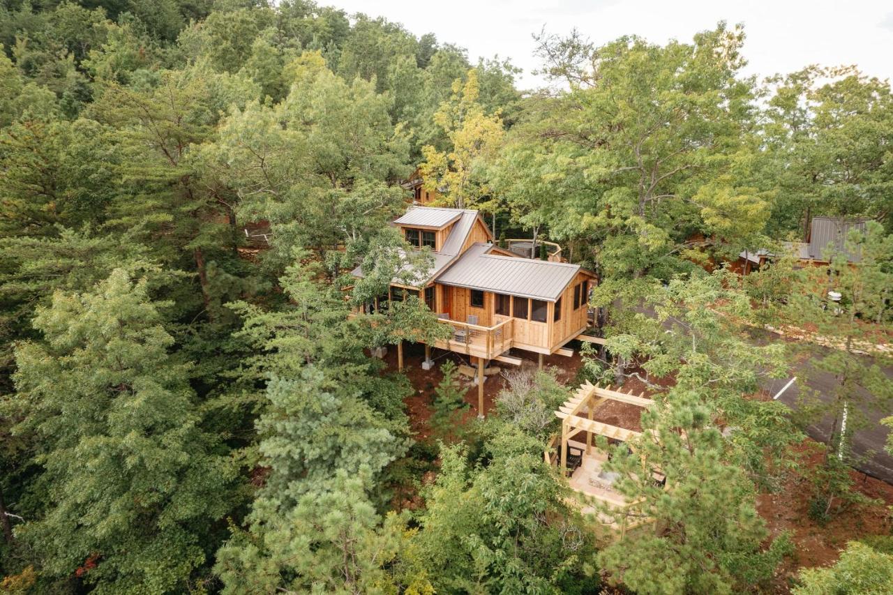 The Blackjack Oak In Treehouse Grove At Norton Creek Gatlinburg Exterior photo